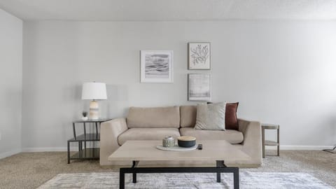 Landing Modern Apartment with Amazing Amenities (ID9675X21) Apartment in Birmingham