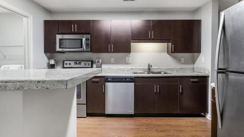 Landing Modern Apartment with Amazing Amenities (ID9675X21) Apartment in Birmingham