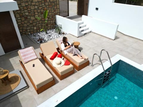 Guests, Swimming pool, sunbed