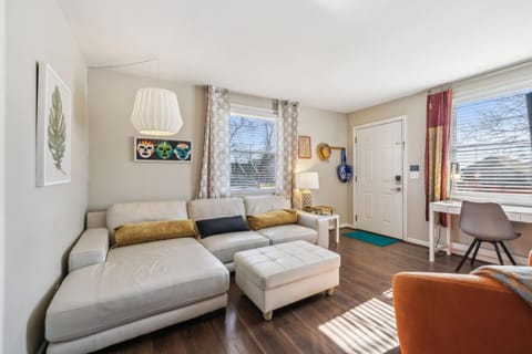Living room, Photo of the whole room, Seating area
