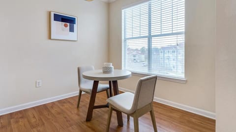Landing Modern Apartment with Amazing Amenities (ID8999X86) Apartment in Mount Pleasant