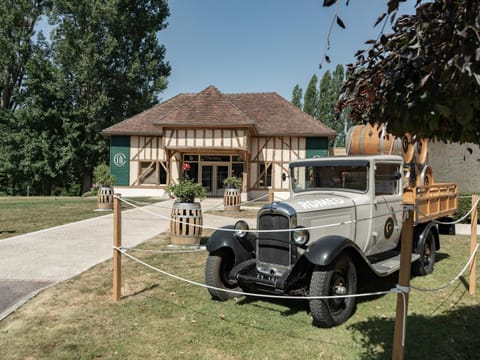 Property building, View (from property/room)