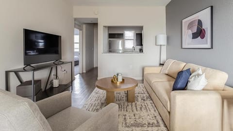 Landing Modern Apartment with Amazing Amenities (ID8107X42) Apartment in Fort Myers