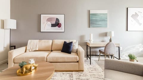 Landing Modern Apartment with Amazing Amenities (ID8107X42) Apartment in Fort Myers