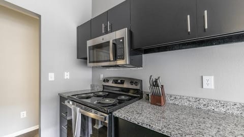 Landing Modern Apartment with Amazing Amenities (ID8228X10) Apartment in Valley Park
