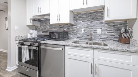 Landing Modern Apartment with Amazing Amenities (ID9984X98) Apartment in Smyrna