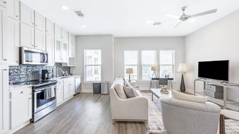 Landing Modern Apartment with Amazing Amenities (ID5549X82) Apartment in Brentwood