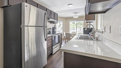 Landing Modern Apartment with Amazing Amenities (ID9879X54) Apartment in Federal Way