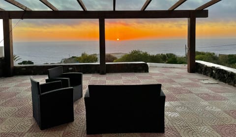 Patio, Natural landscape, View (from property/room), Balcony/Terrace, Seating area, Sea view, Sunset