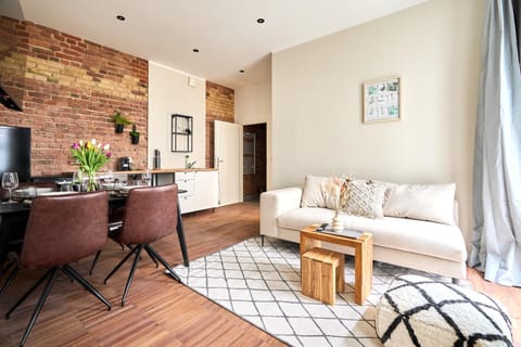 TV and multimedia, Coffee/tea facilities, Kitchen or kitchenette, Living room