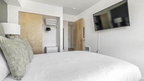 Landing Modern Apartment with Amazing Amenities (ID1209X860) Apartment in Gresham