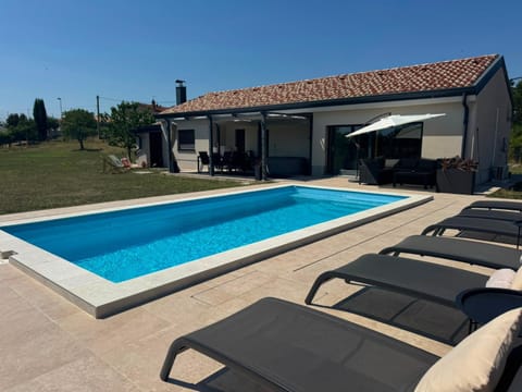 Property building, Swimming pool, sunbed