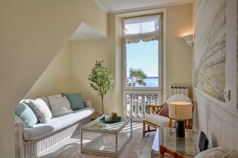 Living room, Sea view