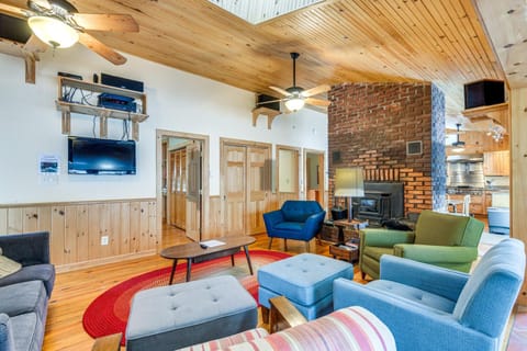 Waterfront North Hero Home with Screened Porch House in North Hero