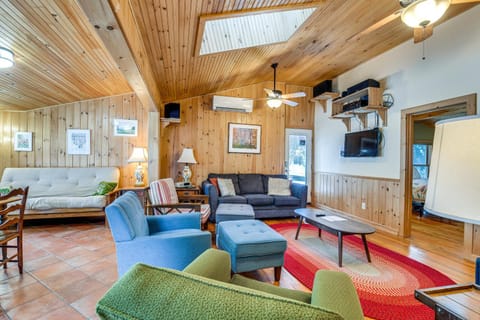 Waterfront North Hero Home with Screened Porch House in North Hero