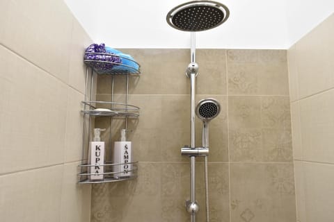 Shower, Bathroom, towels