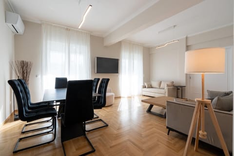 Living room, Seating area, Meeting/conference room, Dinner