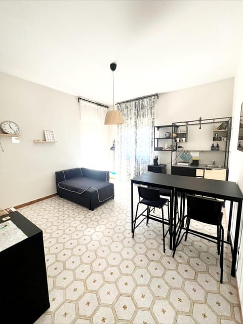 Kitchen or kitchenette, Seating area