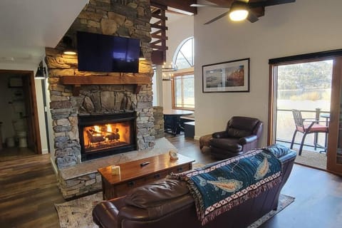 TV and multimedia, Living room, Seating area, flat iron