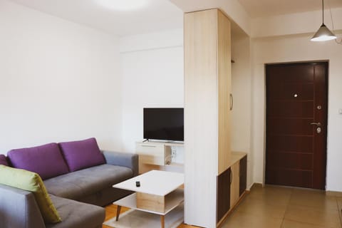 Communal lounge/ TV room, TV and multimedia, Living room, Seating area, Evening entertainment, wardrobe