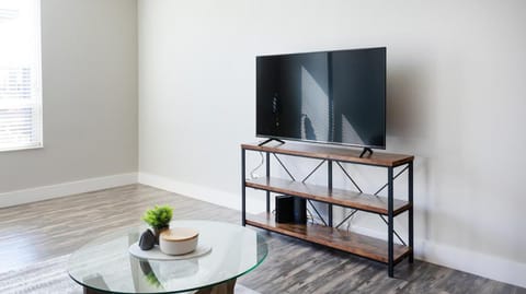 Landing Modern Apartment with Amazing Amenities (ID6629X73) Apartment in Cincinnati