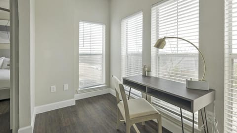 Landing Modern Apartment with Amazing Amenities (ID1272X140) Apartment in Rosenberg