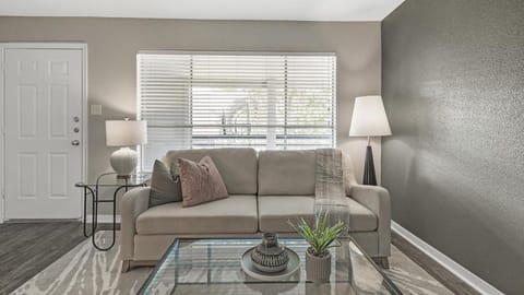 Landing Modern Apartment with Amazing Amenities (ID6036X00) Apartment in Houston