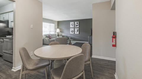 Landing Modern Apartment with Amazing Amenities (ID6036X00) Apartment in Houston