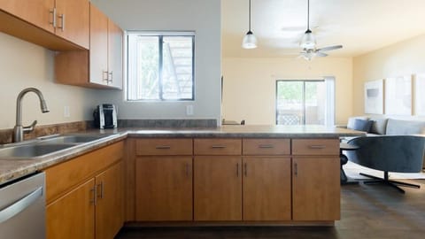 Landing Modern Apartment with Amazing Amenities (ID8149X26) Apartment in Avondale