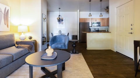 Landing Modern Apartment with Amazing Amenities (ID8149X26) Apartment in Avondale