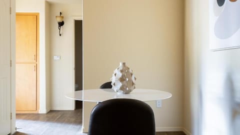 Landing Modern Apartment with Amazing Amenities (ID8149X26) Apartment in Avondale