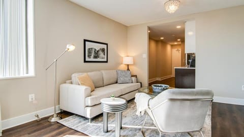 Landing Modern Apartment with Amazing Amenities (ID7280X77) Apartment in Crystal City