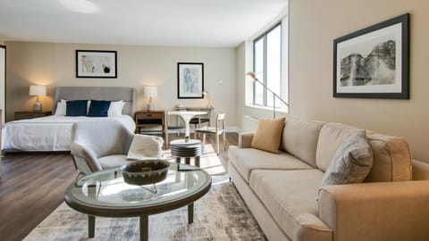 Landing Modern Apartment with Amazing Amenities (ID7280X77) Apartment in Crystal City