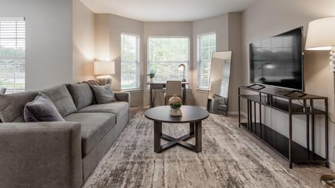 Landing Modern Apartment with Amazing Amenities (ID7806X48) Apartment in South Congress