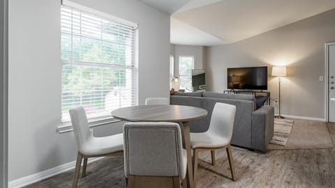 Landing Modern Apartment with Amazing Amenities (ID7806X48) Apartment in South Congress