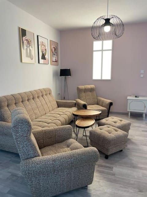 3 BR Apt, Spacious, Near South Park Apartment in Sofia