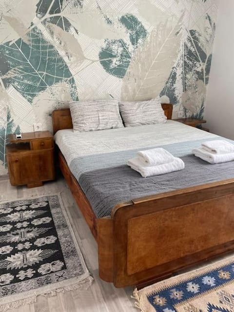 3 BR Apt, Spacious, Near South Park Apartment in Sofia