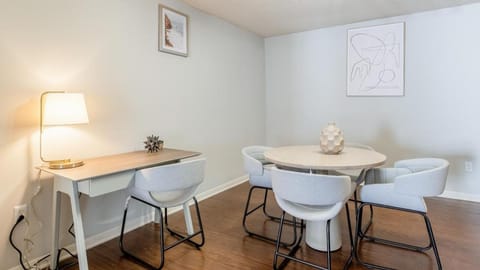 Landing Modern Apartment with Amazing Amenities (ID6808X36) Apartment in Birmingham