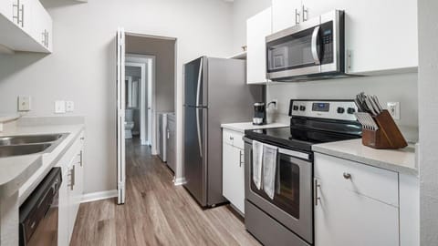 Landing Modern Apartment with Amazing Amenities (ID1276X306) Apartment in Sanford