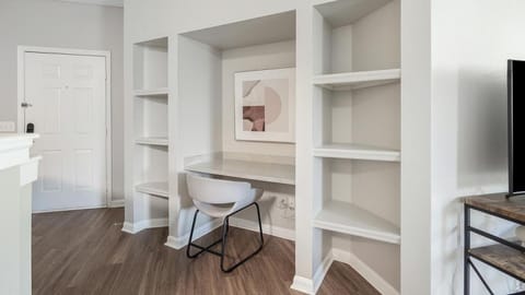 Landing Modern Apartment with Amazing Amenities (ID1276X306) Apartment in Sanford