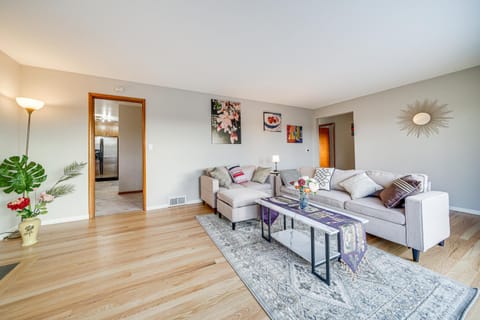 6 Mi to Airport! Quaint Renton Home Near Parks House in Renton