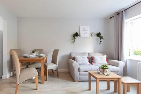 Big discount - long stays, central location Apartment in Reading