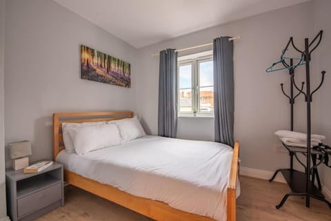 Big discount - long stays, central location Apartment in Reading