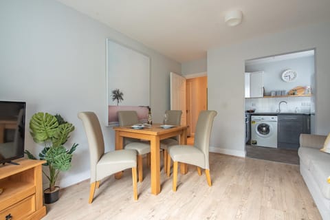Big discount - long stays, central location Apartment in Reading