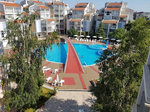 Property building, Day, Bird's eye view, Pool view, Swimming pool, sunbed