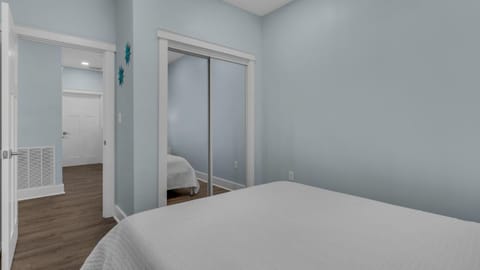 Sky Height Home House in Upper Grand Lagoon