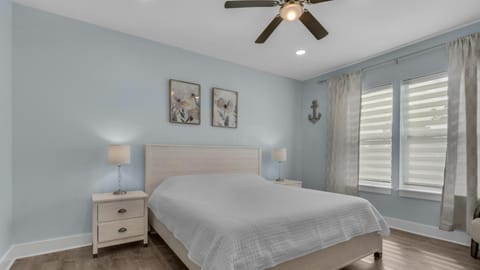 Sky Height Home House in Upper Grand Lagoon