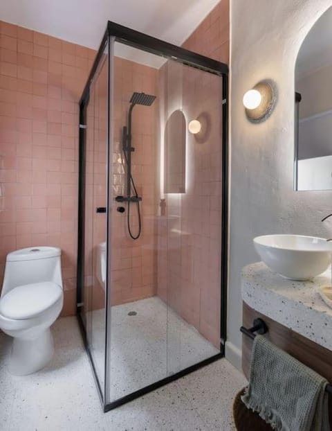 Shower, Toilet, Bathroom, towels