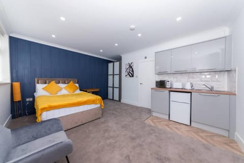 The Lincoln Suites near the Train StationWHOLE Apartment in Huntingdonshire District