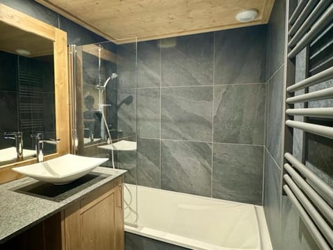 Appartement de Prestige 3 Chambres · Wifi · Ski In/Out · Parking · Neuf - FR-1-181-2800 Apartment in Mâcot-la-Plagne